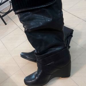 Stylish Black boots (wedge)